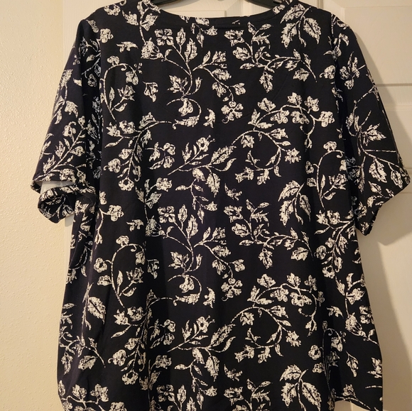 Denim&Co Cotton Black & Wilhitr Floral Top - Picture 3 of 5